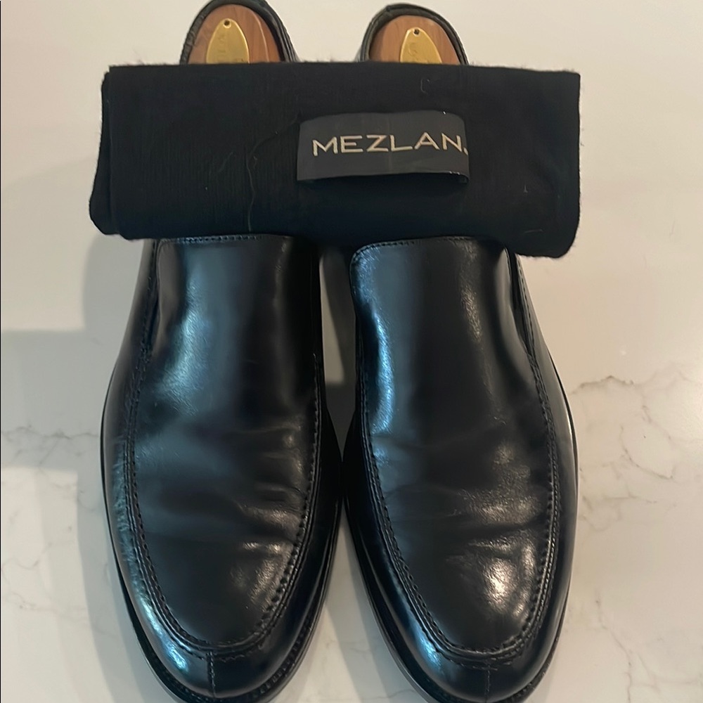 Mezlan Black Leather Loafers with Moccasin Toe